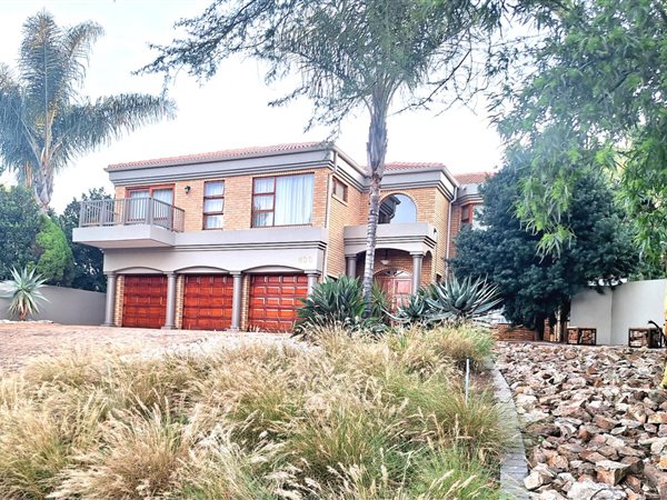 4 Bedroom House 4 Bedroom House