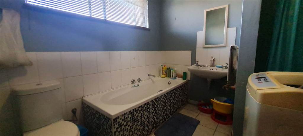 3 Bed House in Kraaifontein Central photo number 7