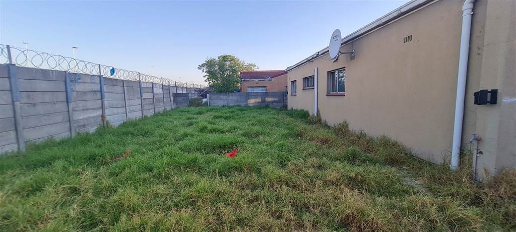 3 Bed House in Kraaifontein Central photo number 18