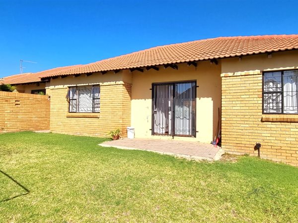3 Bed Cluster in Carlswald