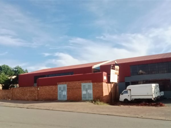 380  m² Commercial space in Stormill