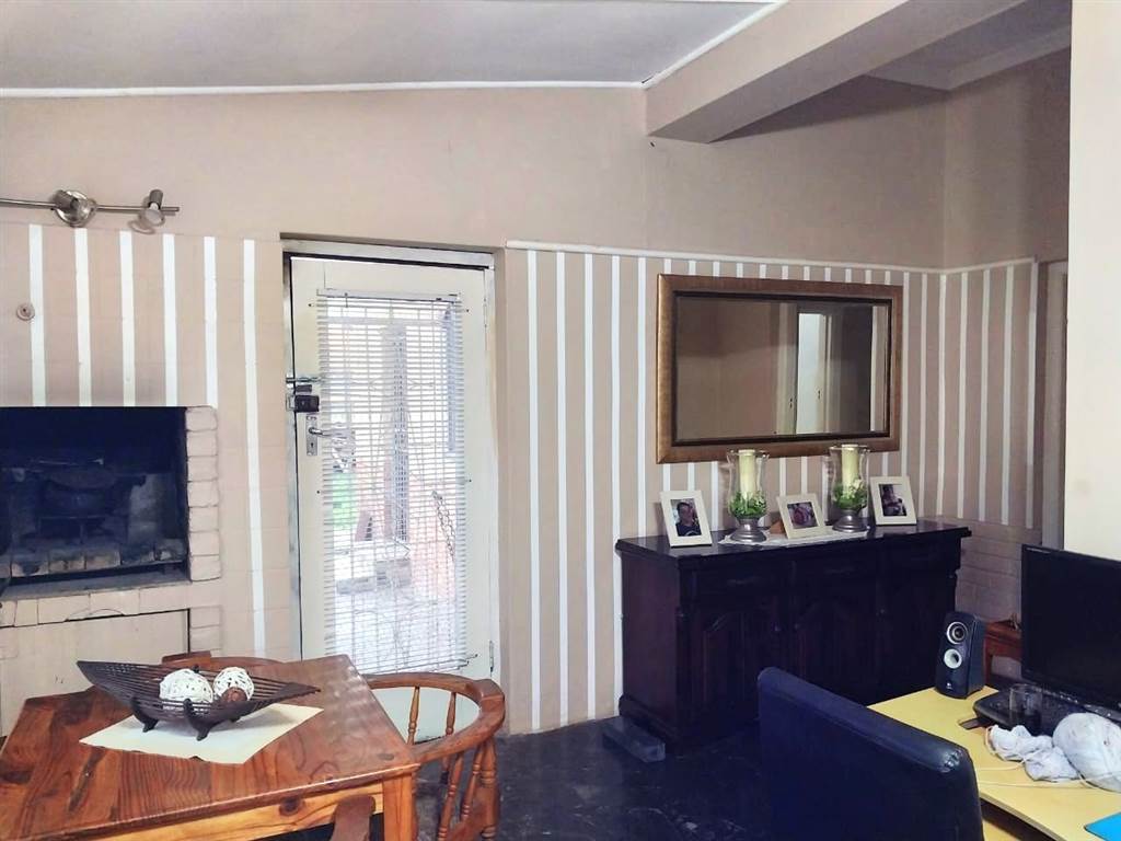 3 Bed House in Humansdorp photo number 18