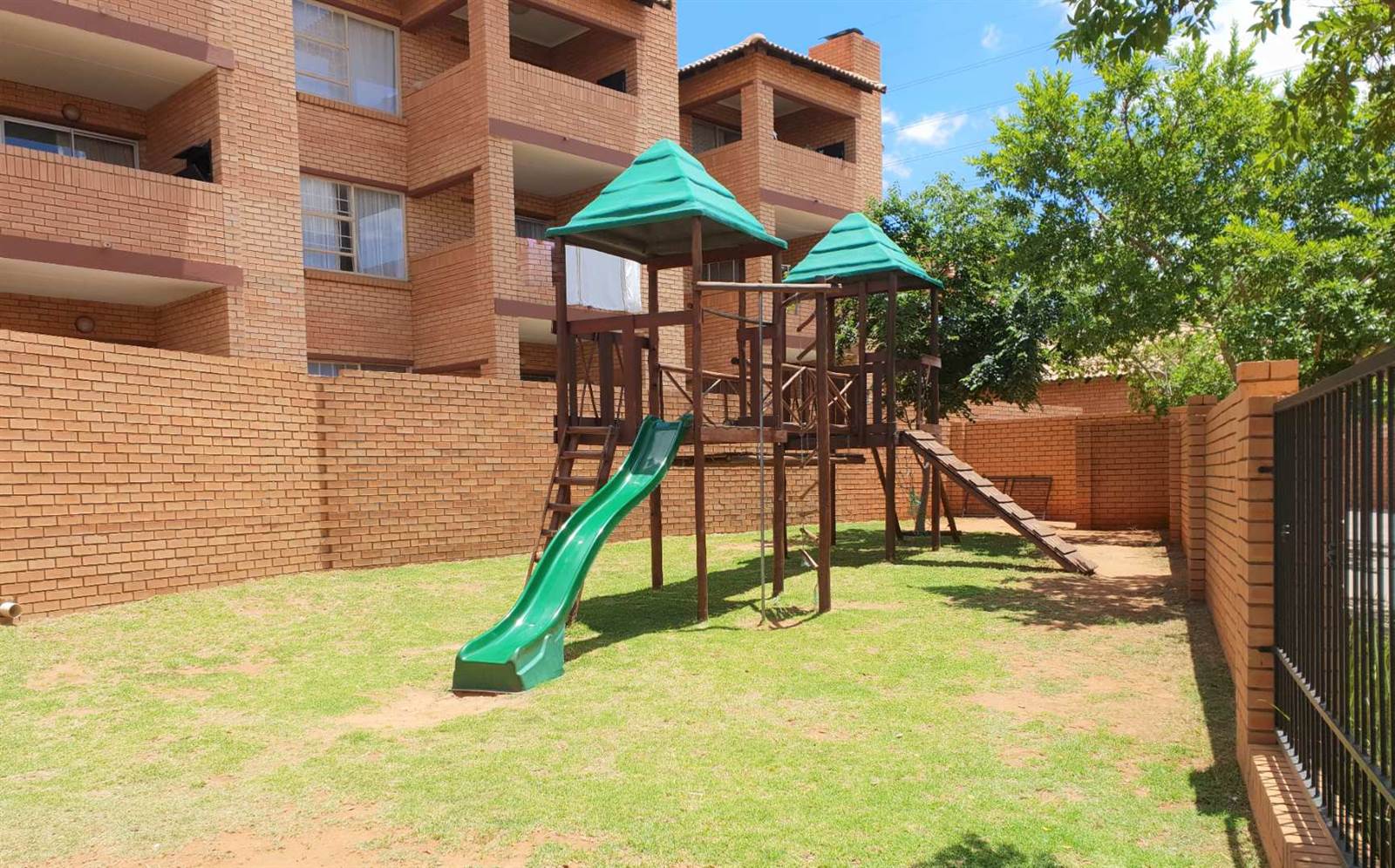 3 Bed Apartment in Hazeldean (Silverlakes Surroundings) photo number 24