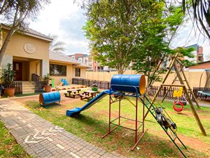 7 Bed House in Linden