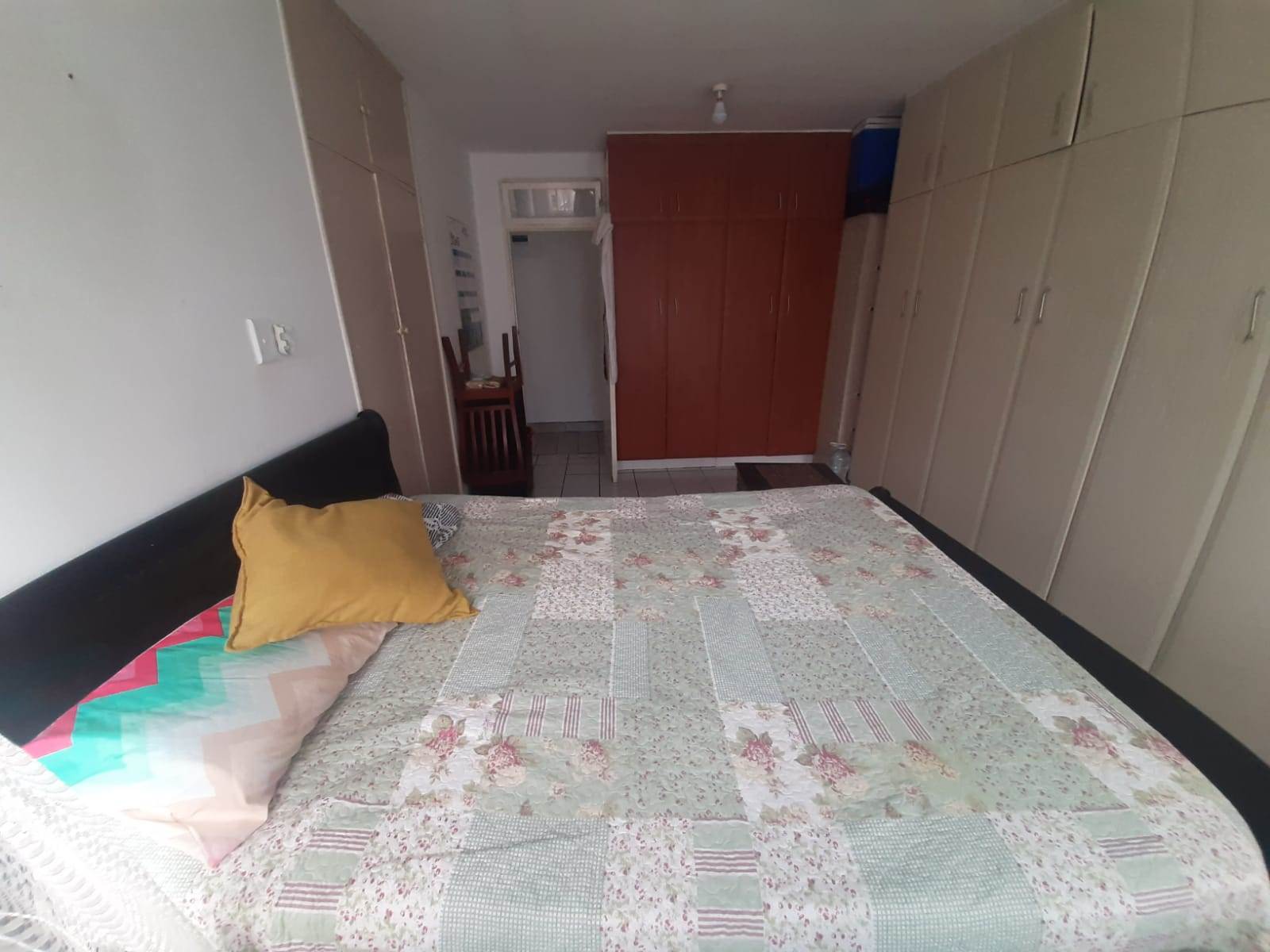 2 Bed Apartment in Amanzimtoti photo number 6