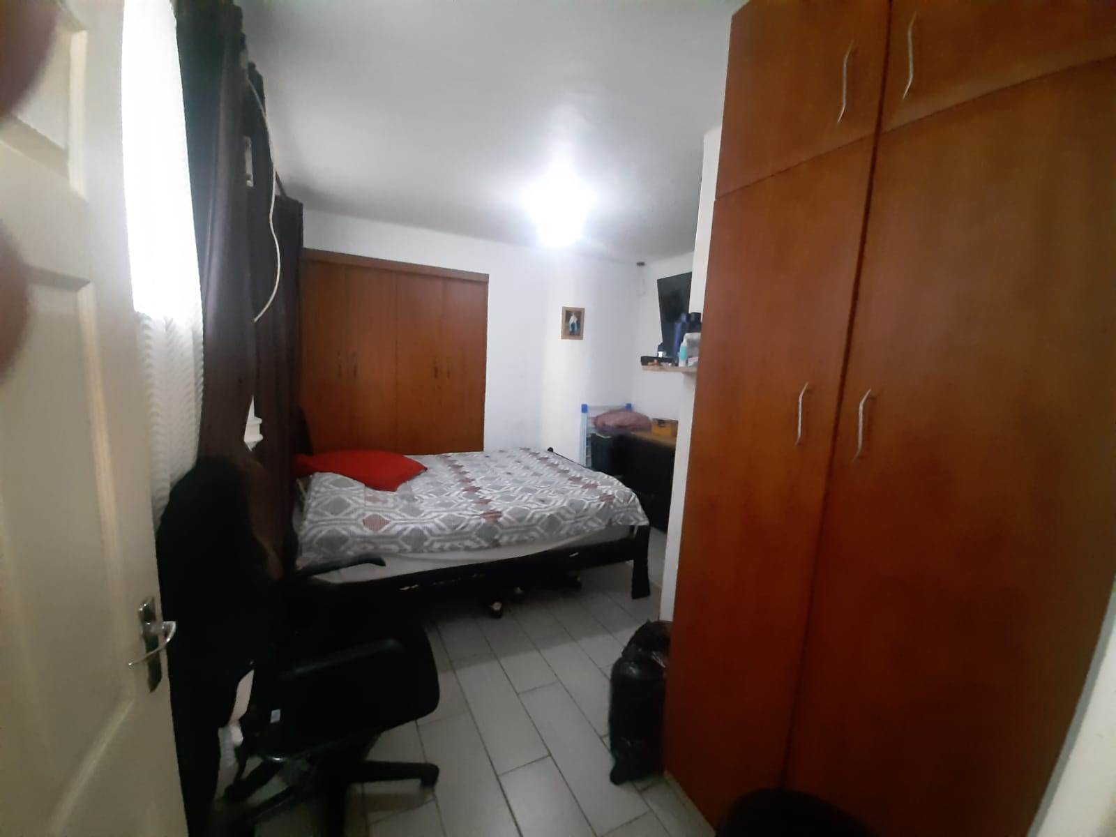 2 Bed Apartment in Amanzimtoti photo number 4