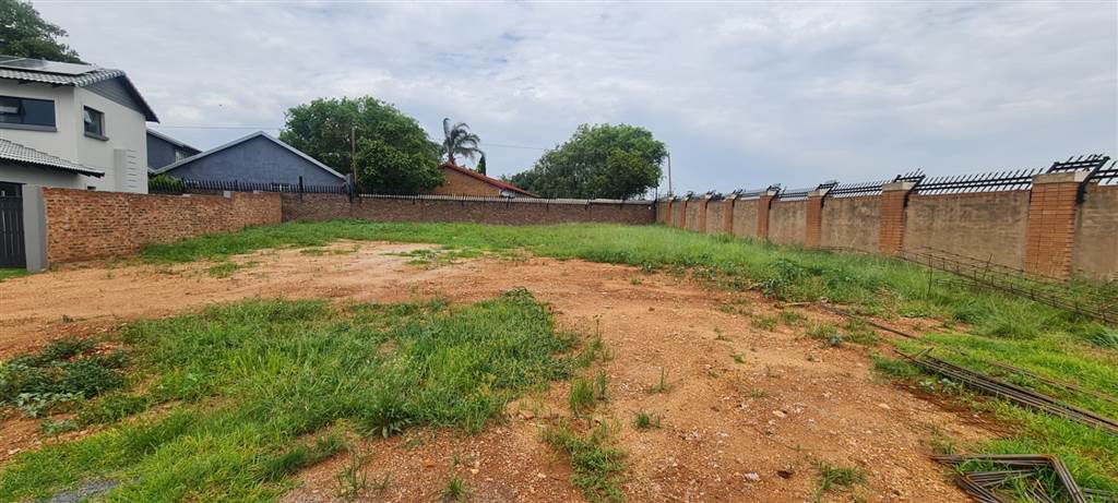 640 m² Land available in Century Manor Estate photo number 3