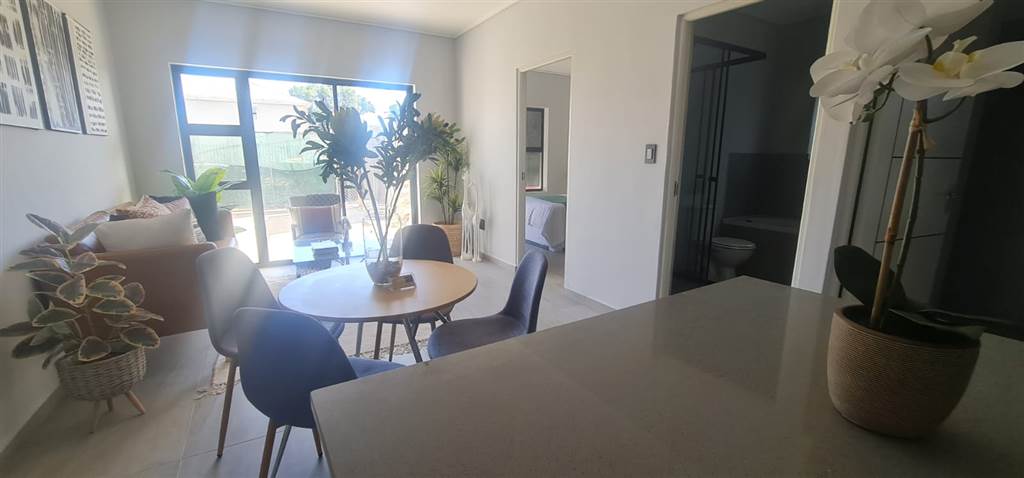 2 Bed Apartment in Tableview photo number 2