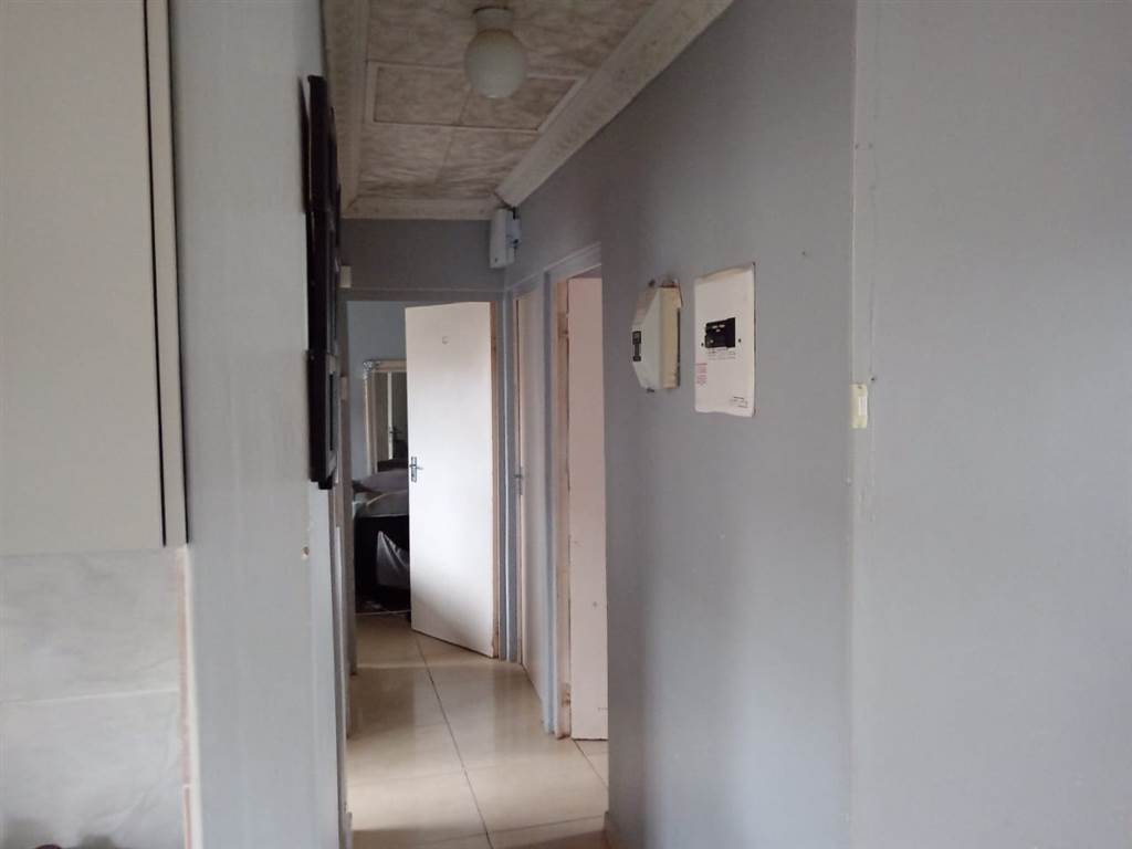 3 Bed House in Empangeni Central photo number 7
