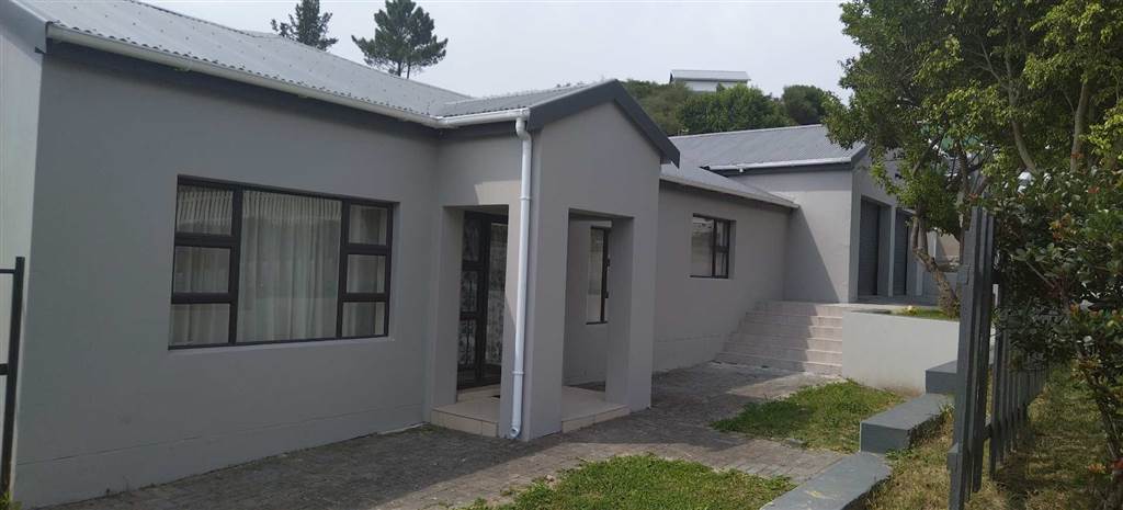 5 Bed House in Knysna Heights photo number 17