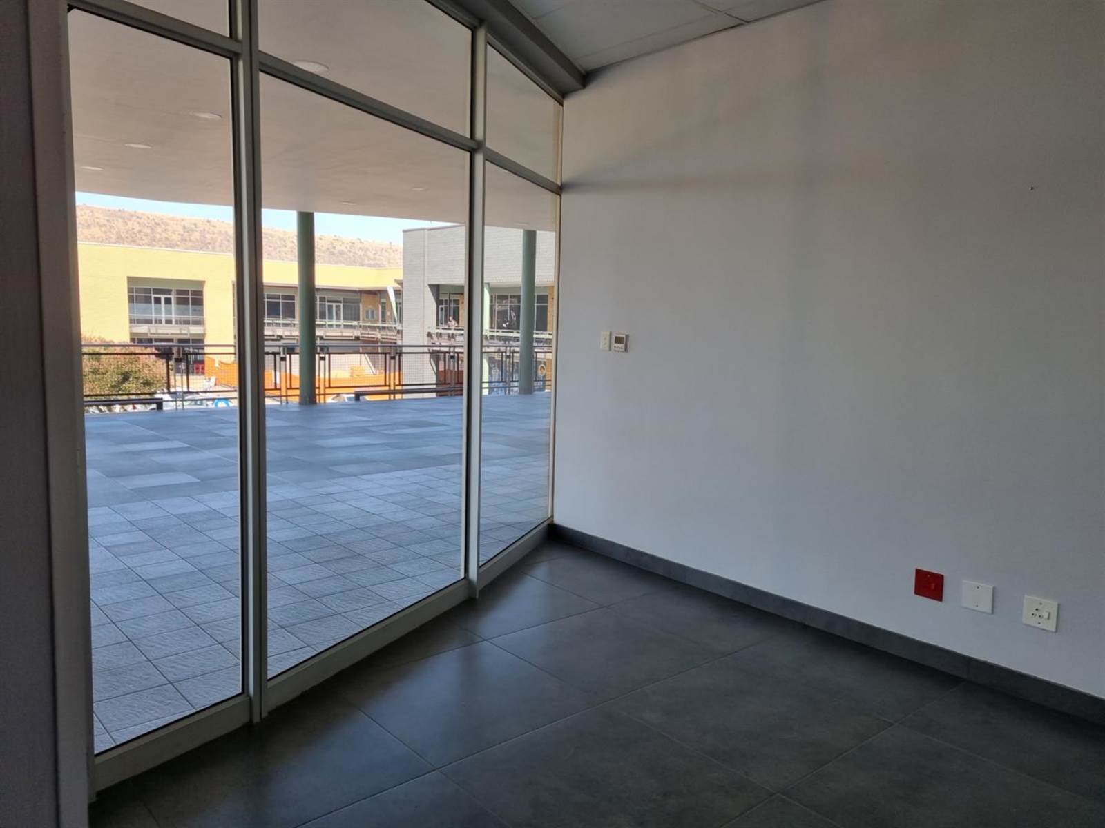 275  m² Commercial space in Montana photo number 4