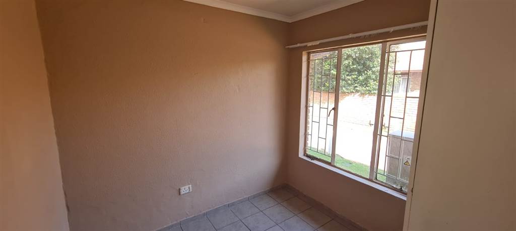 2 Bed House in Glen Marais photo number 9