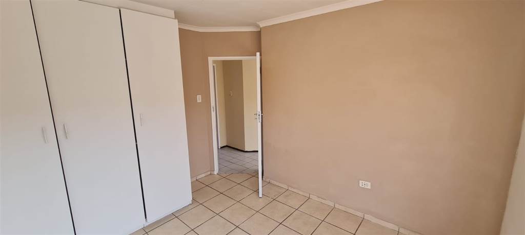2 Bed House in Glen Marais photo number 10