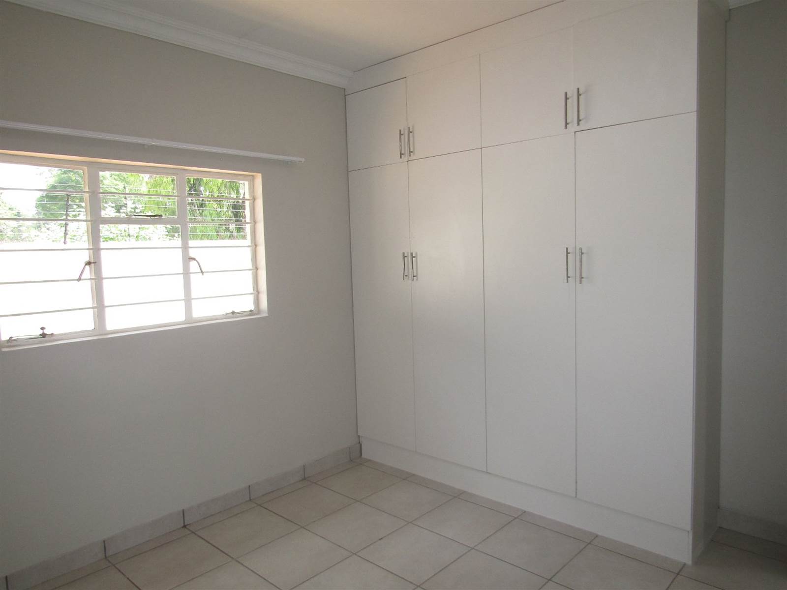 2 Bed Townhouse in Chancliff AH photo number 8