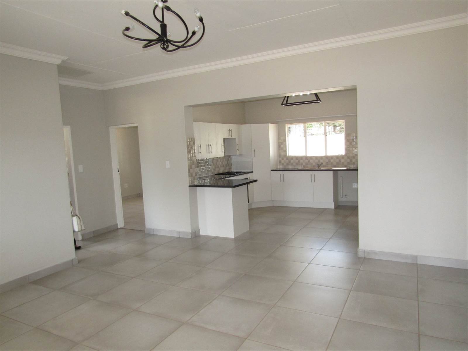 2 Bed Townhouse in Chancliff AH photo number 3