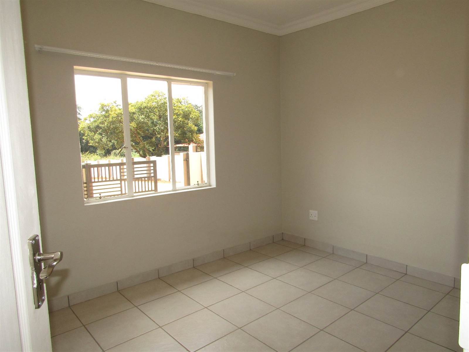 2 Bed Townhouse in Chancliff AH photo number 6