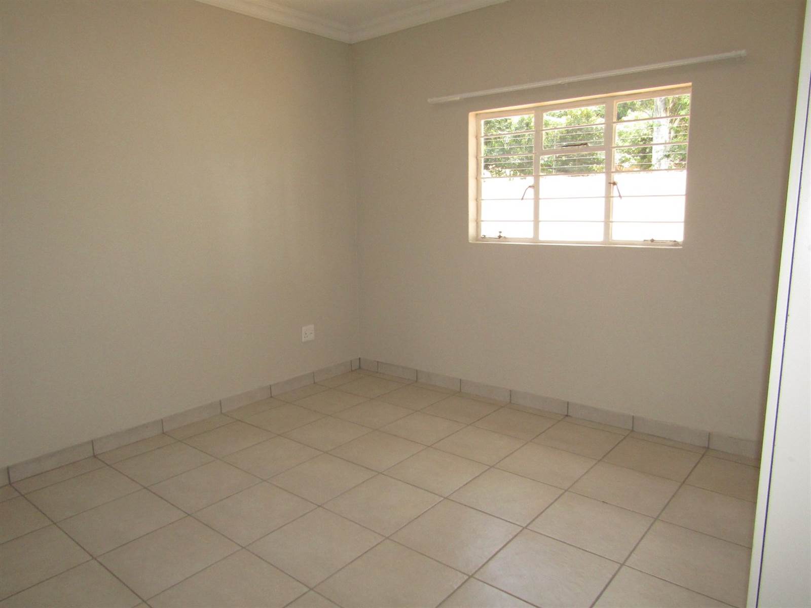 2 Bed Townhouse in Chancliff AH photo number 7
