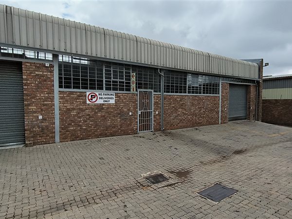 592  m² Industrial space