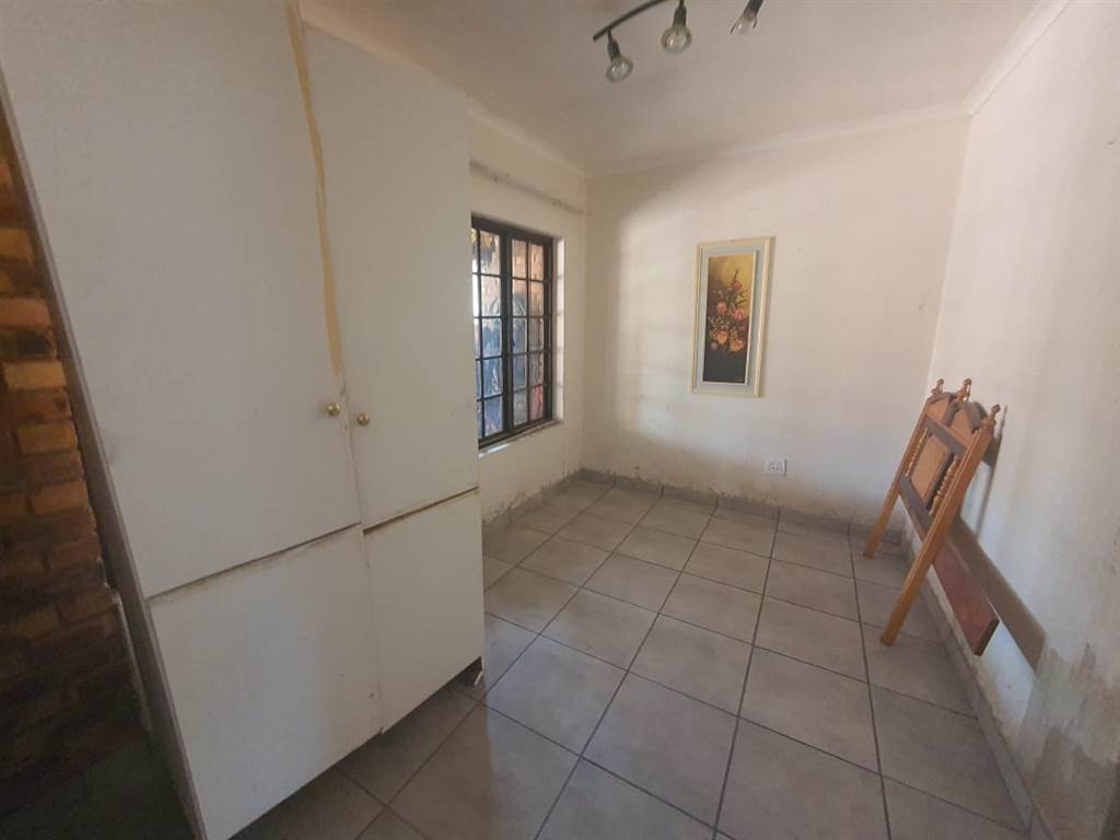 4 Bed House in Glenvista photo number 19