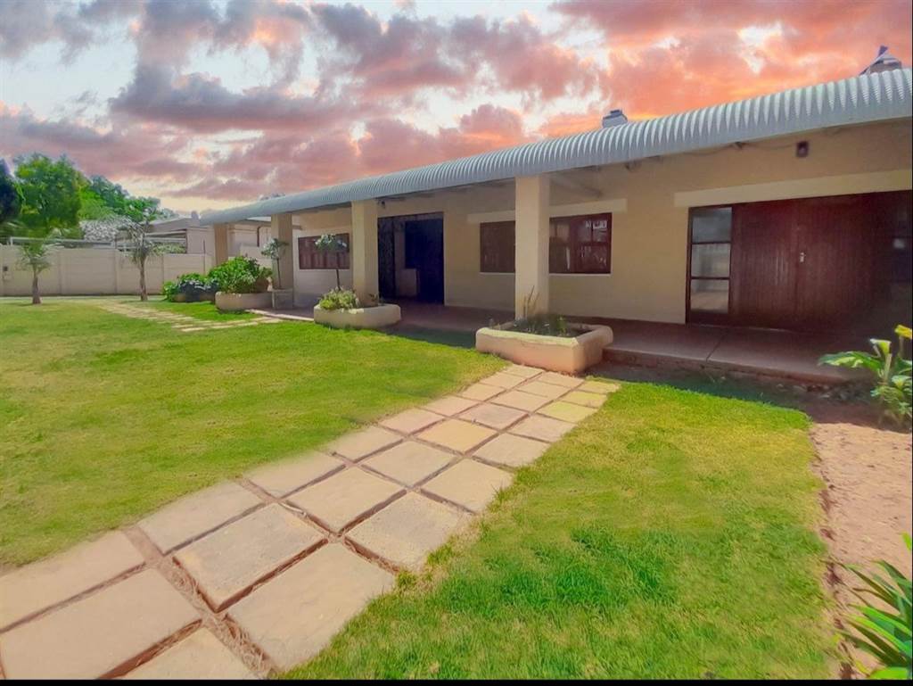 4 Bed House in Krugersdorp North photo number 4