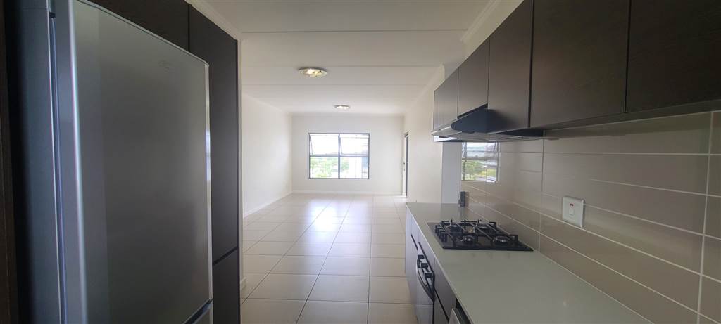 2 Bed Townhouse in Edenvale photo number 4