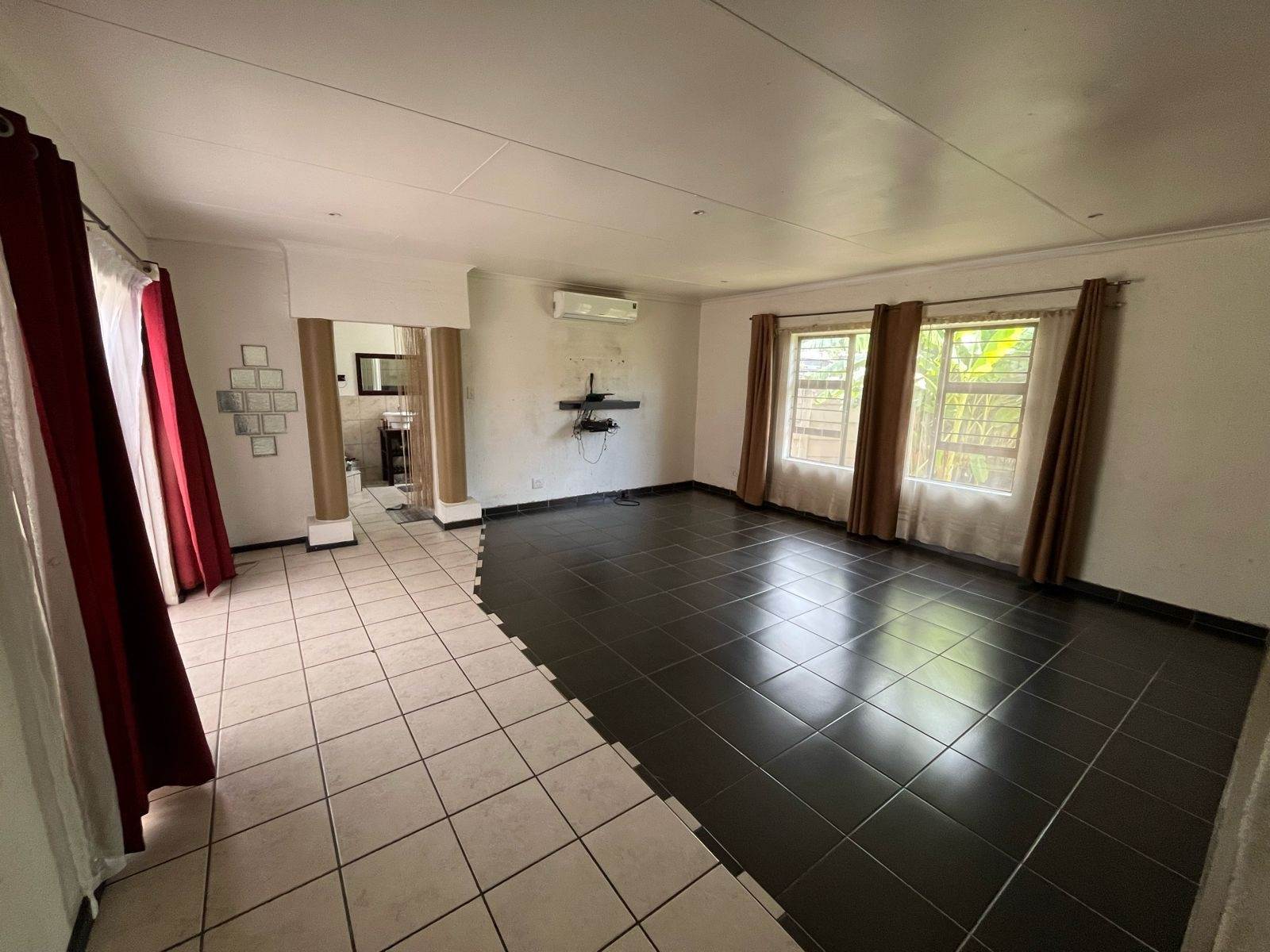8 Bed House in Dalpark Ext 1 photo number 8