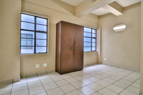 Bachelor apartment in Johannesburg Central photo number 6