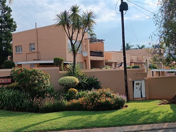 2 Bed Townhouse in Roodekrans