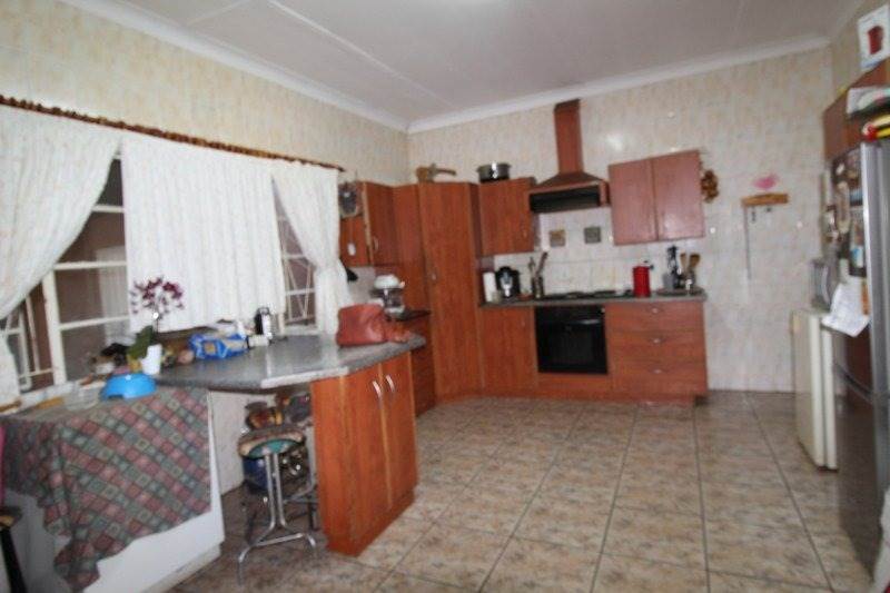 4 Bed House in Potchefstroom Central photo number 8