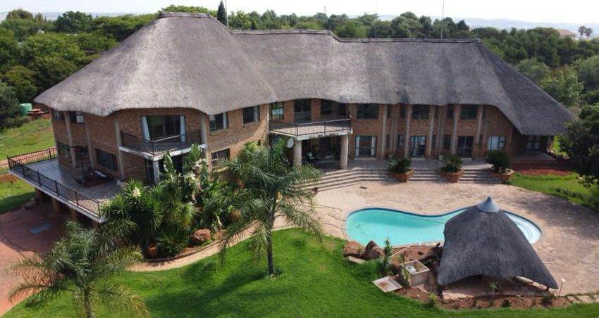 9 Bed House in Mooikloof Equestrian Estate photo number 1