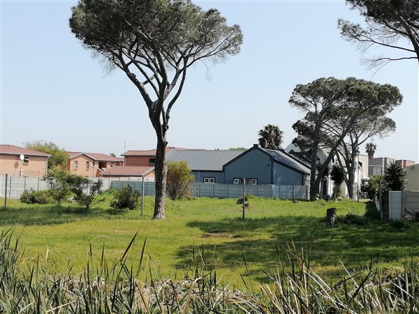 770 m² Land