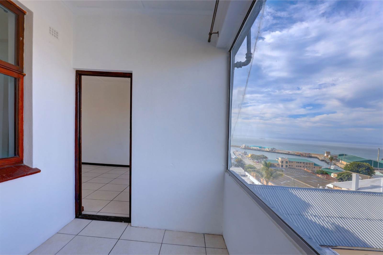 2 Bed Apartment in Mossel Bay photo number 7