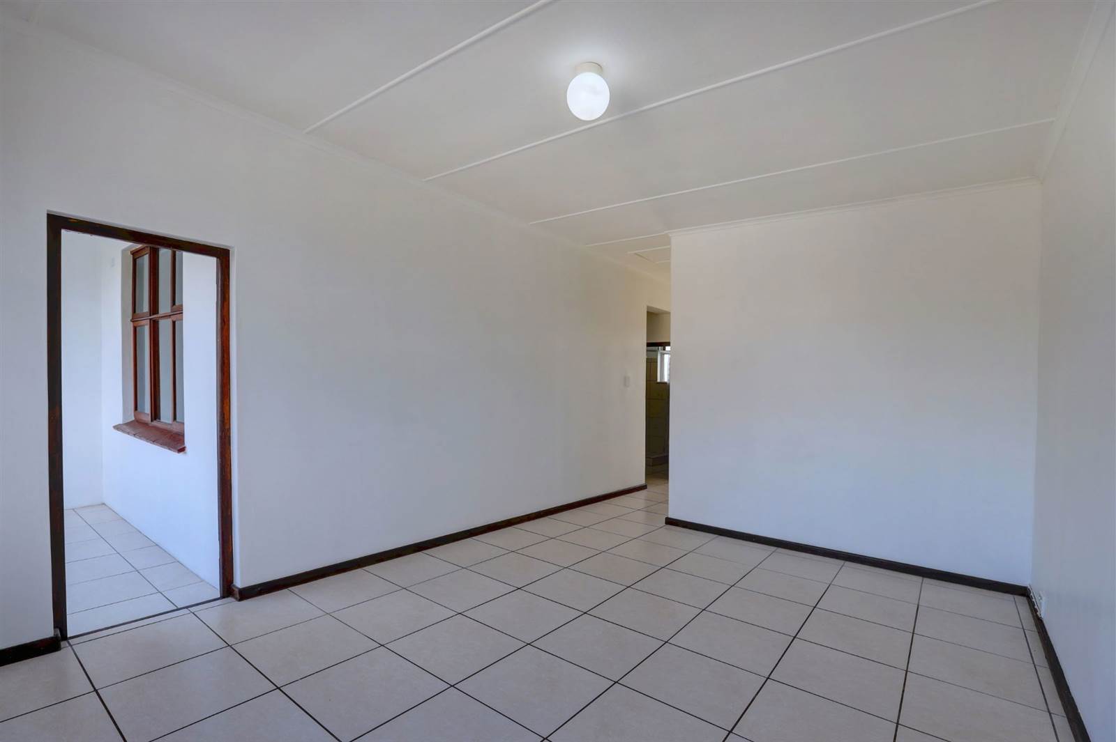 2 Bed Apartment in Mossel Bay photo number 5