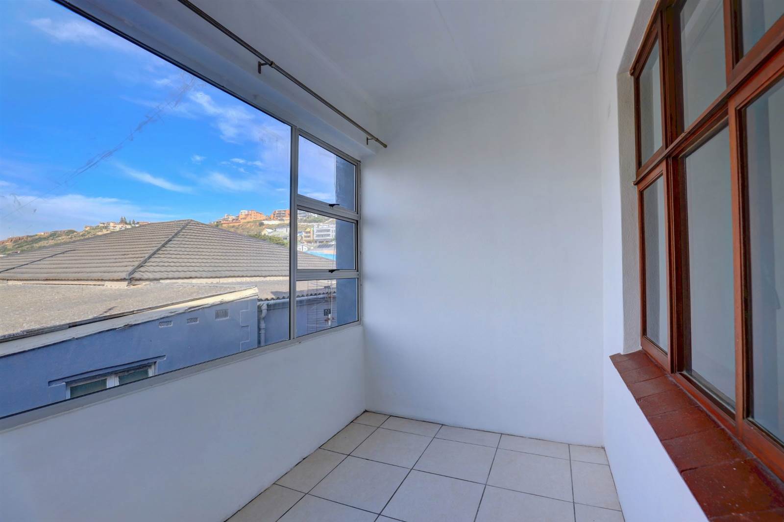 2 Bed Apartment in Mossel Bay photo number 8