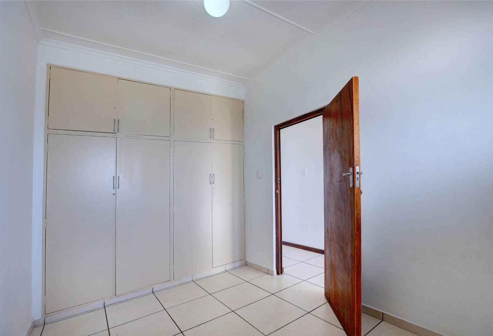 2 Bed Apartment in Mossel Bay photo number 20