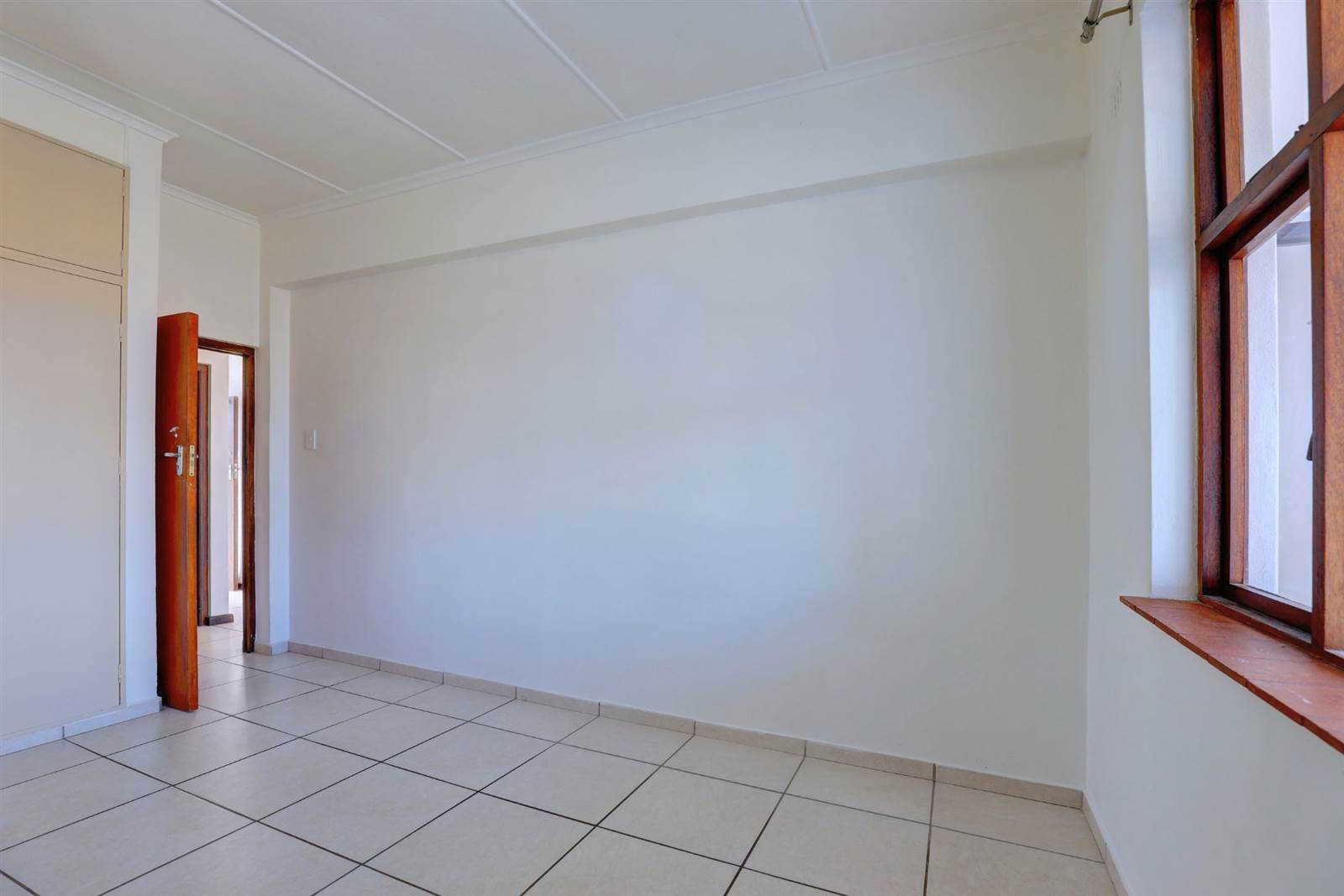 2 Bed Apartment in Mossel Bay photo number 14