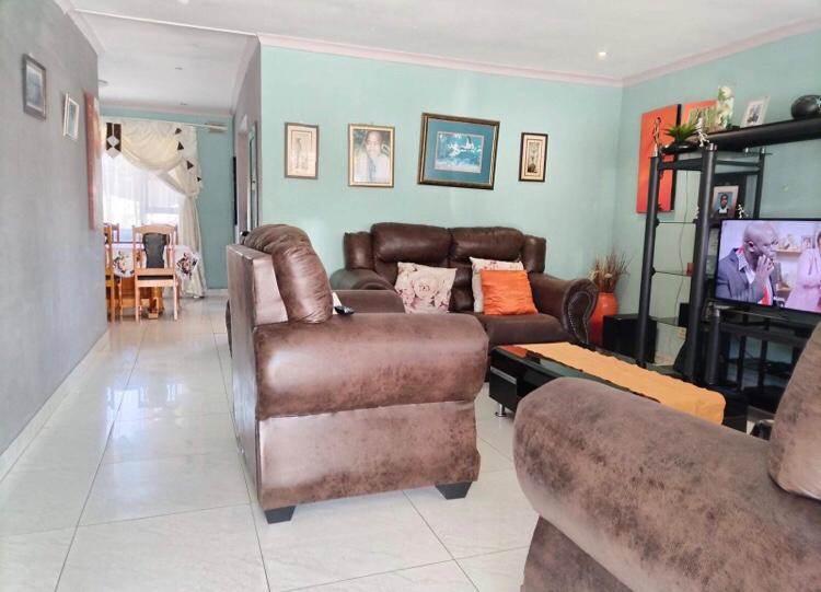 2 Bed House in Kwandengezi photo number 5
