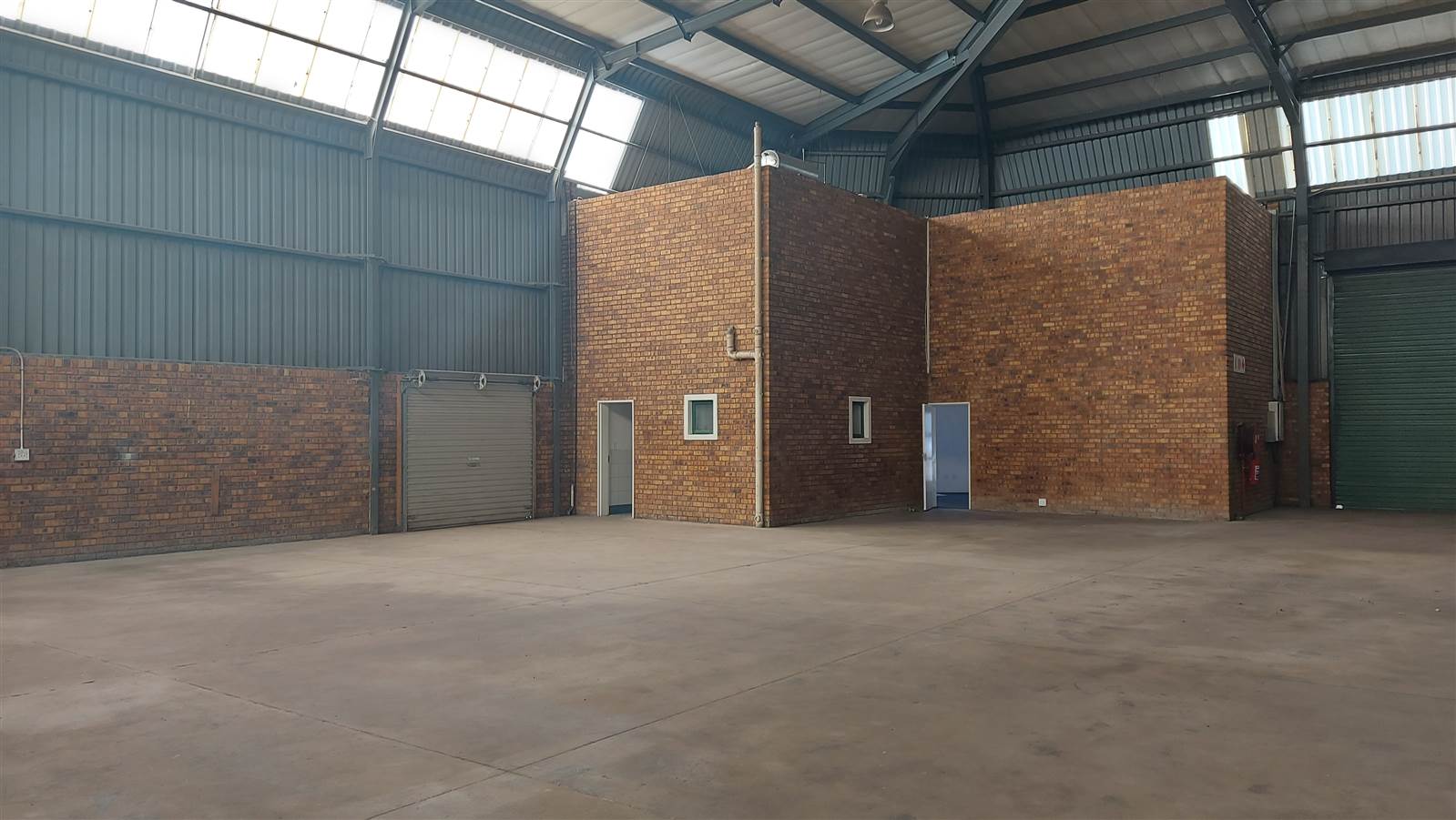 527  m² Industrial space in Jet Park photo number 22