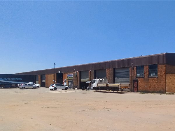 2 300  m² Industrial space