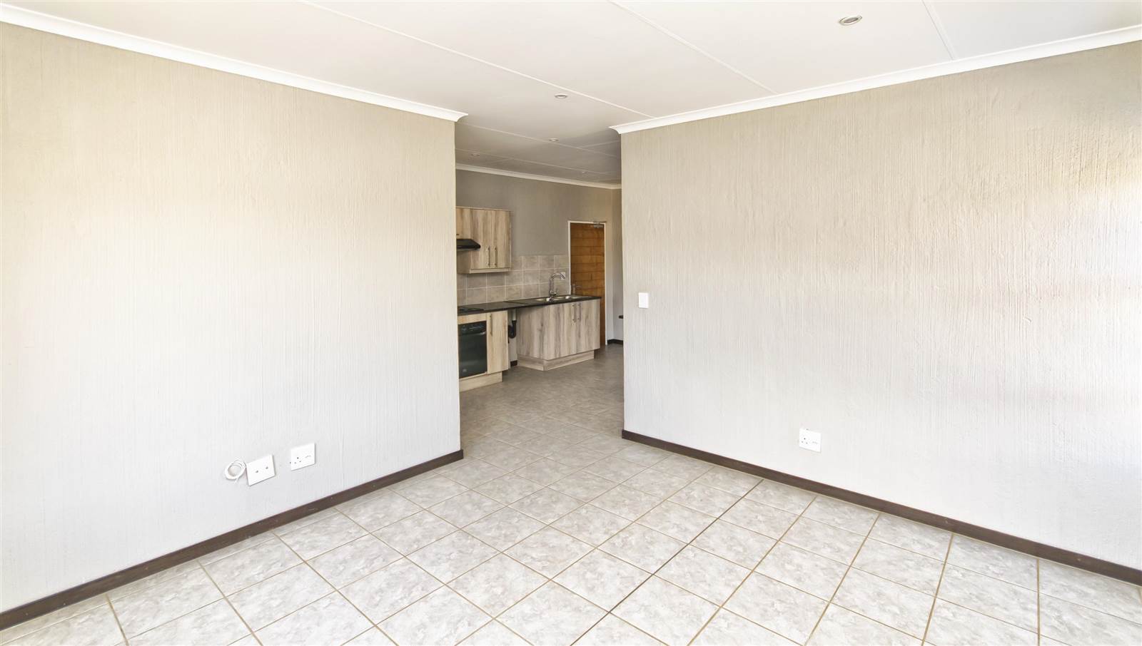 1 Bed Apartment in Wilgeheuwel photo number 5
