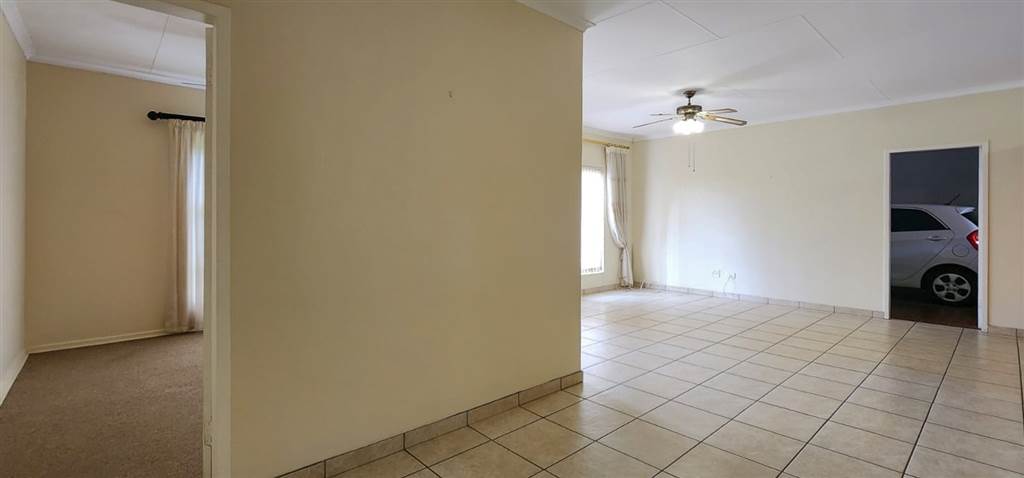 3 Bed Townhouse in Flamwood photo number 4