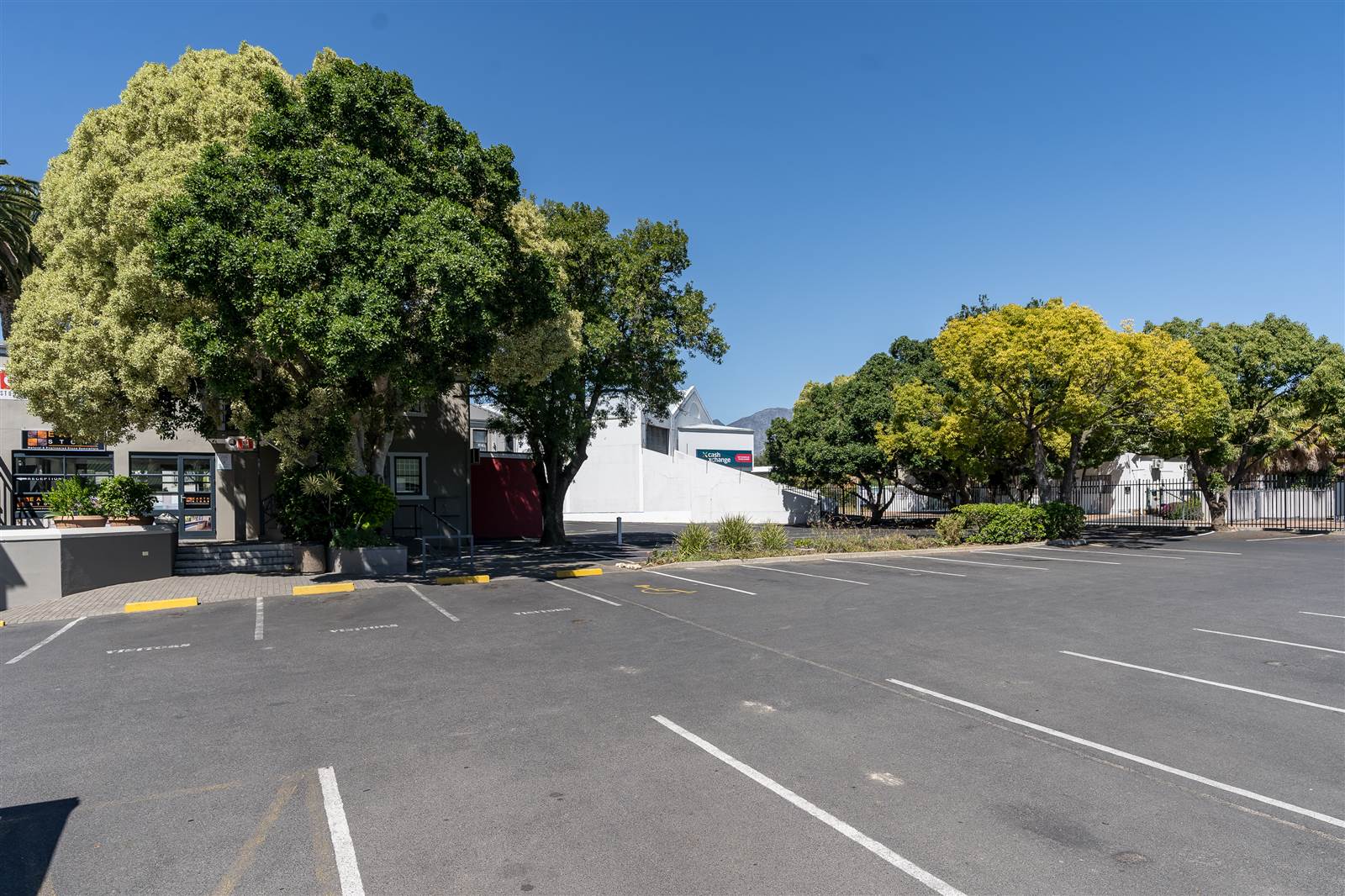 54  m² Commercial space in Somerset West Central photo number 10