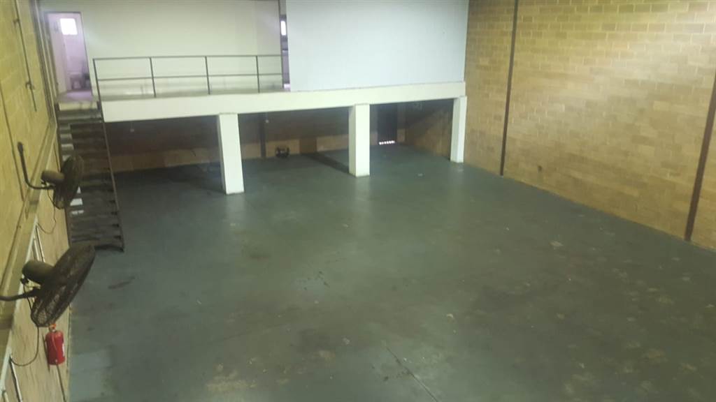 360  m² Commercial space in Umbogintwini photo number 18