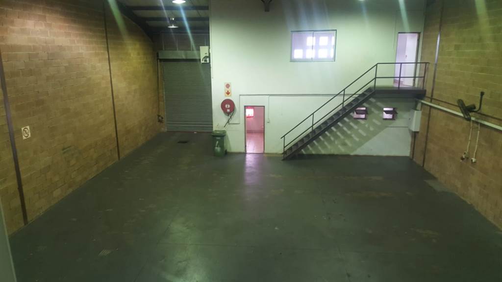 360  m² Commercial space in Umbogintwini photo number 19