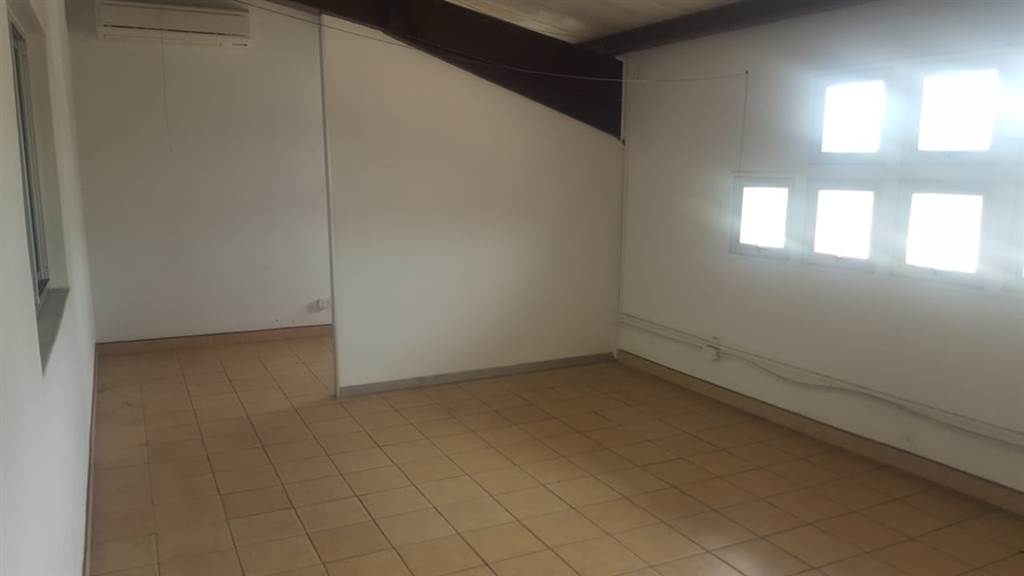 360  m² Commercial space in Umbogintwini photo number 14