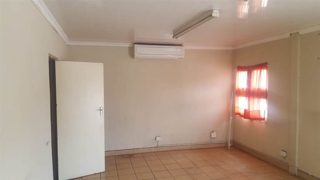 360  m² Commercial space in Umbogintwini photo number 27