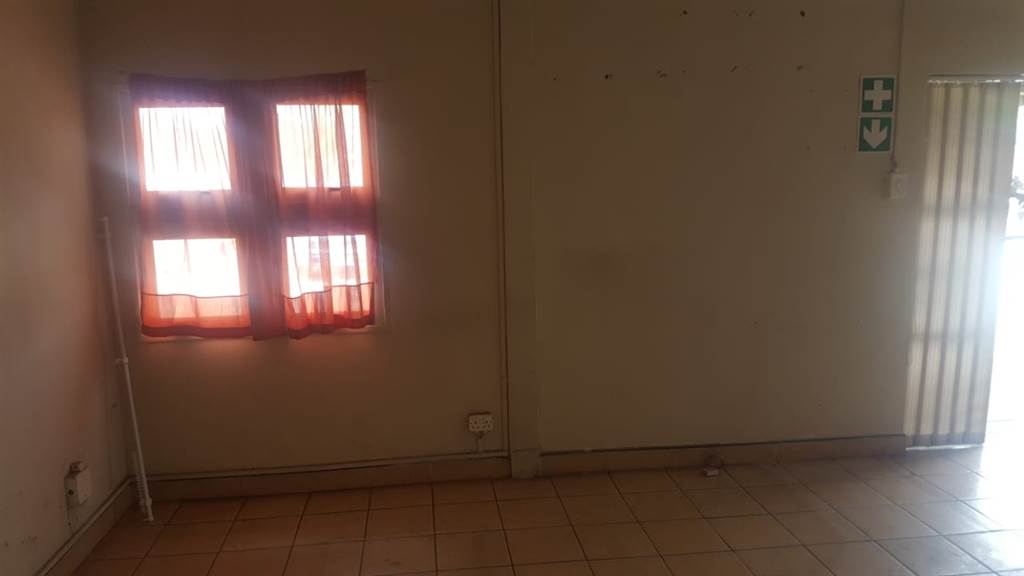 360  m² Commercial space in Umbogintwini photo number 7