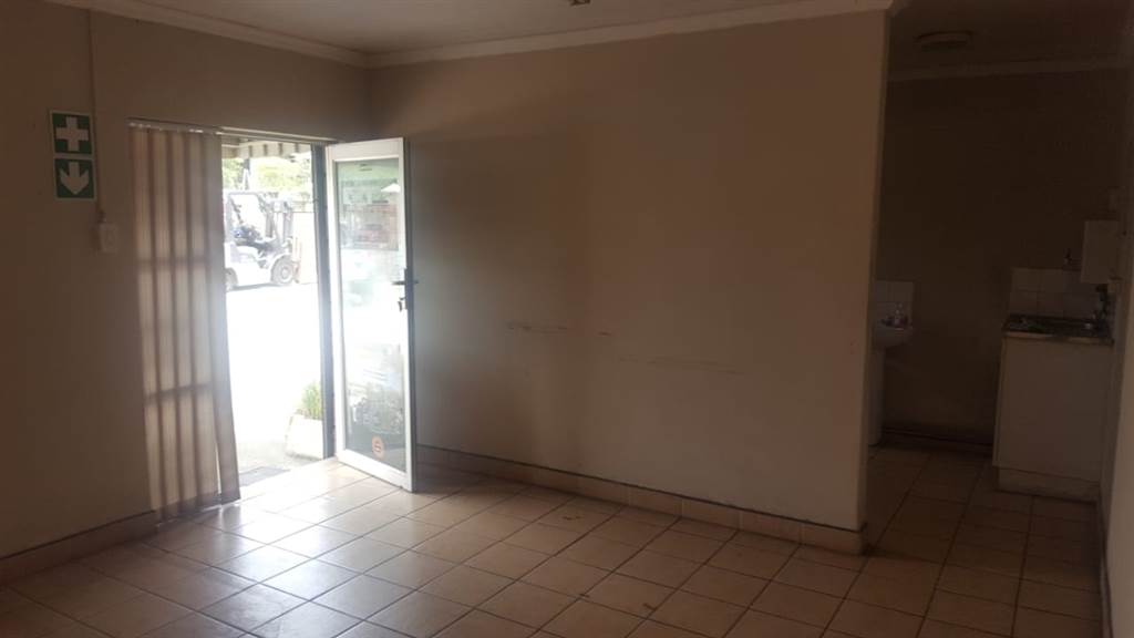 360  m² Commercial space in Umbogintwini photo number 8