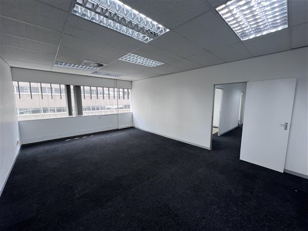 151  m² Commercial space