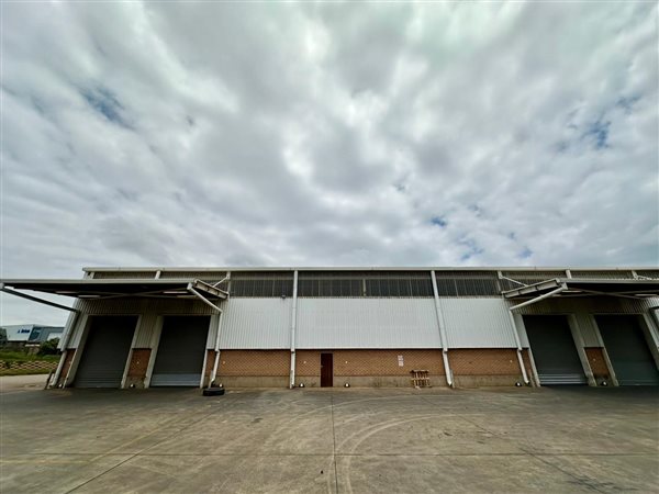 2700  m² Industrial space in Clayville